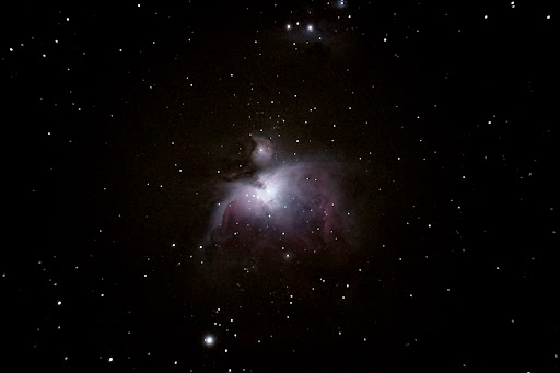 Orionnebel M 42, aufgenommen mit 85mm f/6,6 Omegon APO und Sony Alpha. Foto: Marcus Schenk