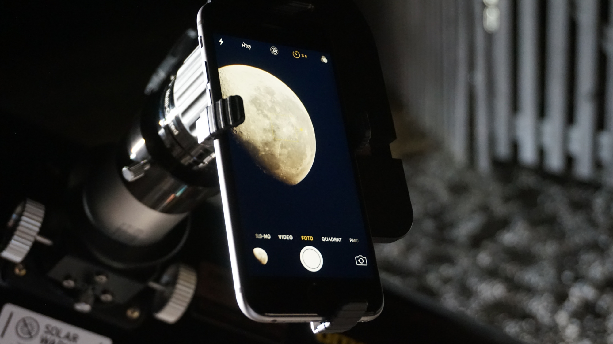 How to take photographs of the Moon with your smartphone