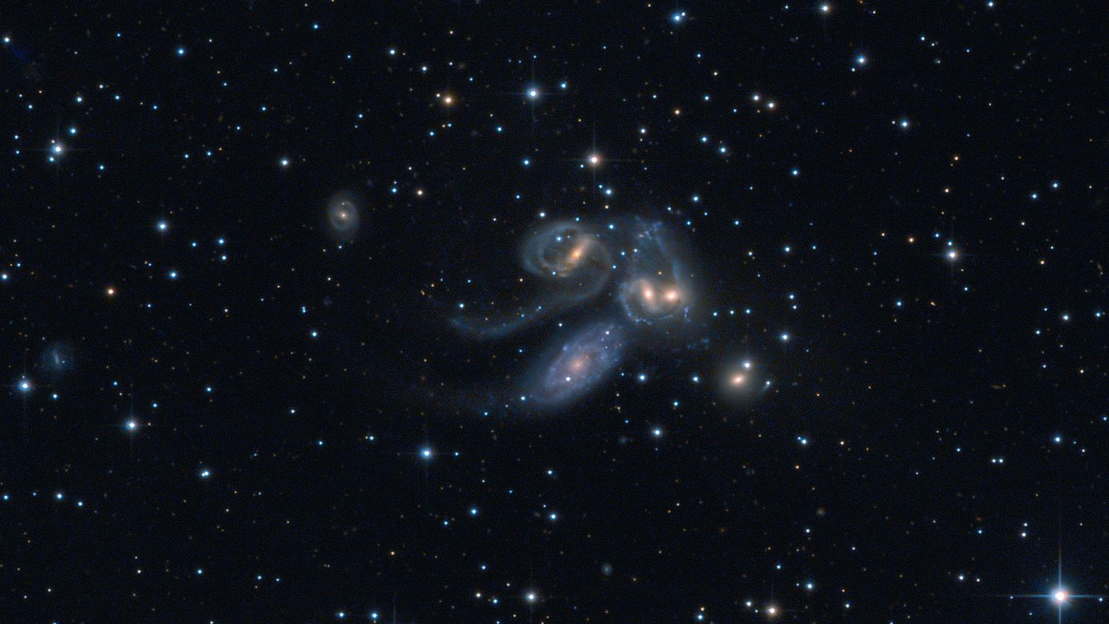 Hickson 92: il compatto gruppo di galassie del Quintetto Stephan