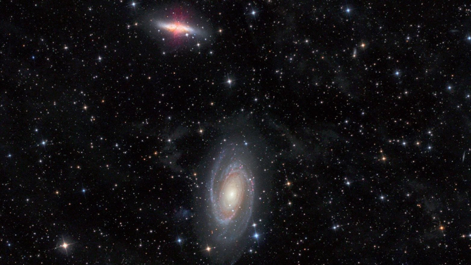 La coppia di galassie verticali M81/M82