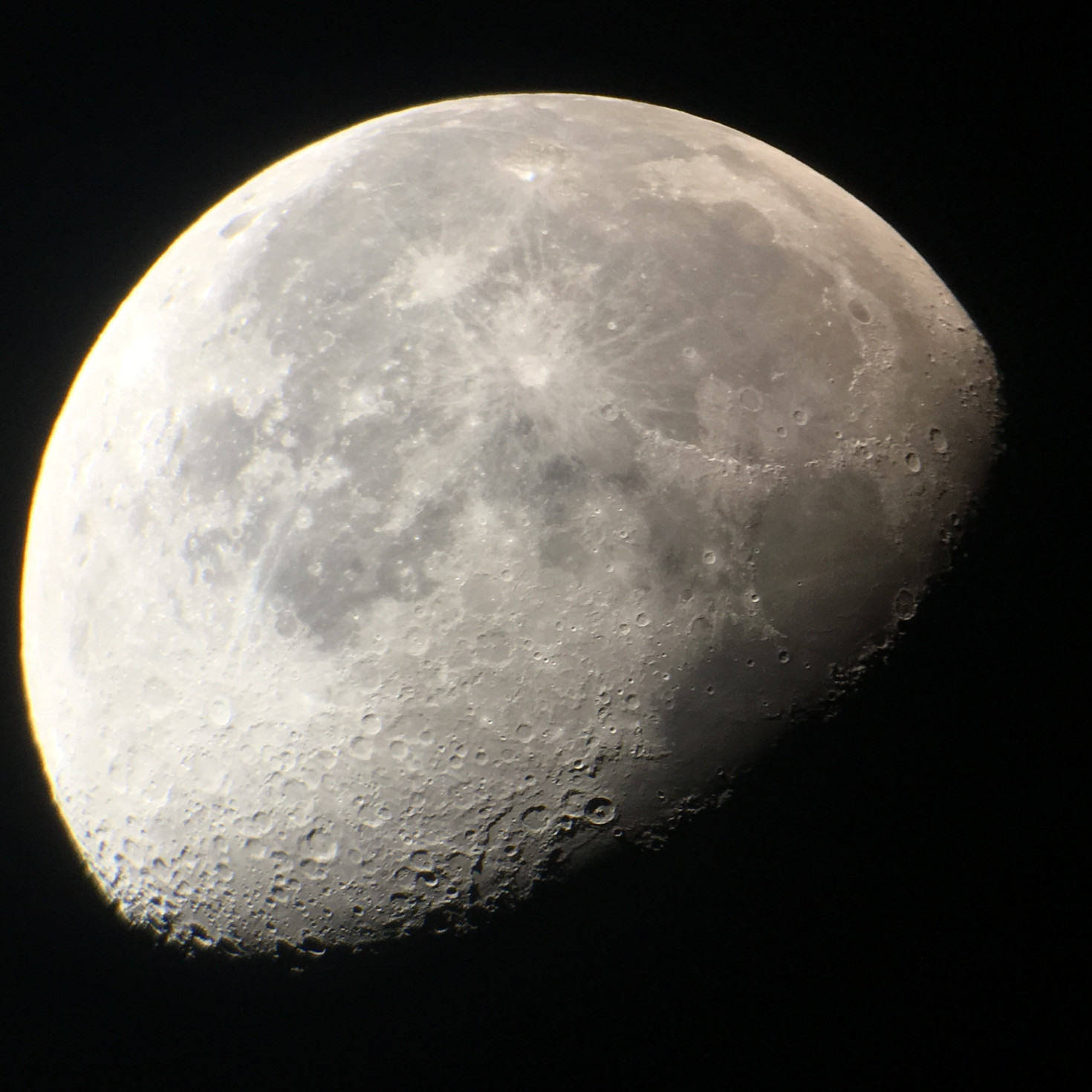 The shot: the Moon captured with a smartphone