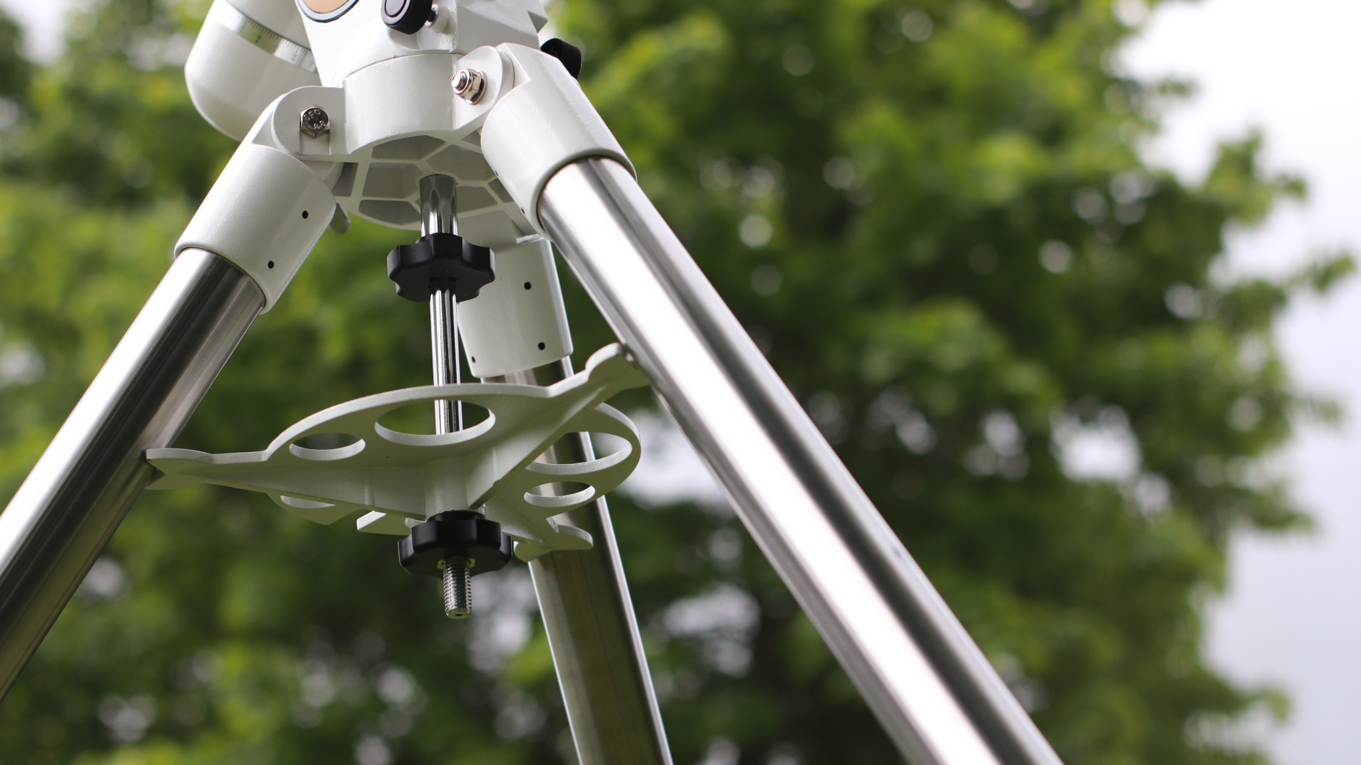Stativ Teleskop Weiss Schraeg Unten Natur