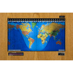 Geochron Original Kilburg in Honig-Eiche Echtholzfurnierausführung und schwarzen Zierleisten