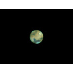 Der Planet Mars wurde mit der Omegon Proteus Kamera im RGB Verfahren aufgenommen. Die scharfe Abbildung zeigt viele Details, wie die Polkappen und Albedostrukturen wie die Große Syrte. Aufnahme: Hans Gerritsen