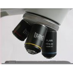 Vierfach-Revolver mit plan-achromatischen Objektiven