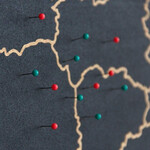 Use the pins in two colors to mark your visited places or those you want to visit soon!
