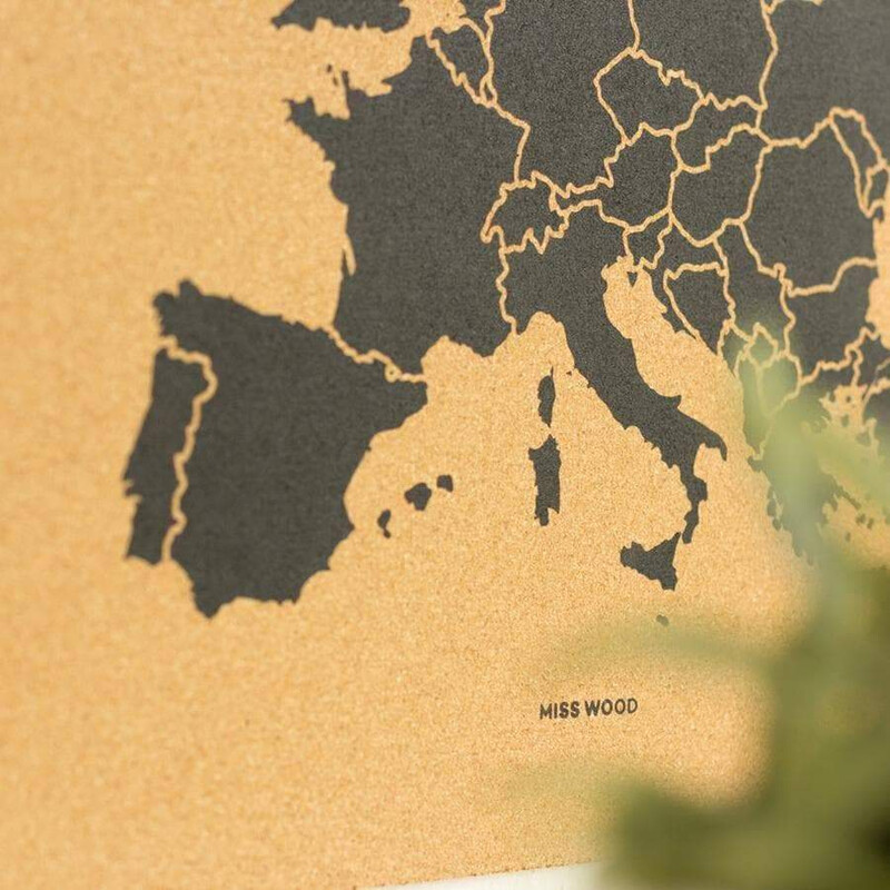 Miss Wood Mappa Continentale Woody Map Europa schwarz 90x60cm gerahmt