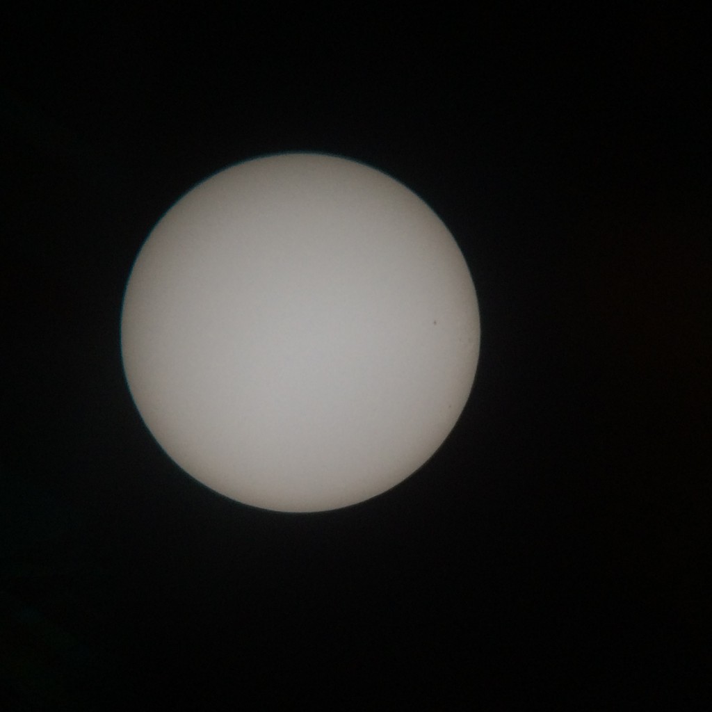 Die Sonne am 30.06.2015 rechts unten ist eine kleine Sonnenfleckengruppe zu sehen. Einzel Schnappschuss