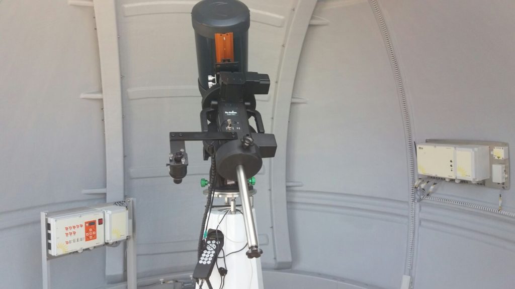 Das Teleskop im Inneren der Sternwarte